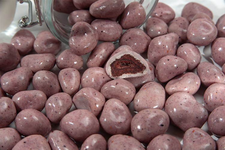 Драже "Клубника в йогуртовом шоколаде с сублиматом черники - Tropica Lux" (короб 3 кг) - фото 43240