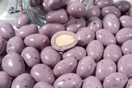Драже "Миндаль в йогуртовом шоколаде с сублиматом ежевики - Tropica Premium" (короб 3 кг)